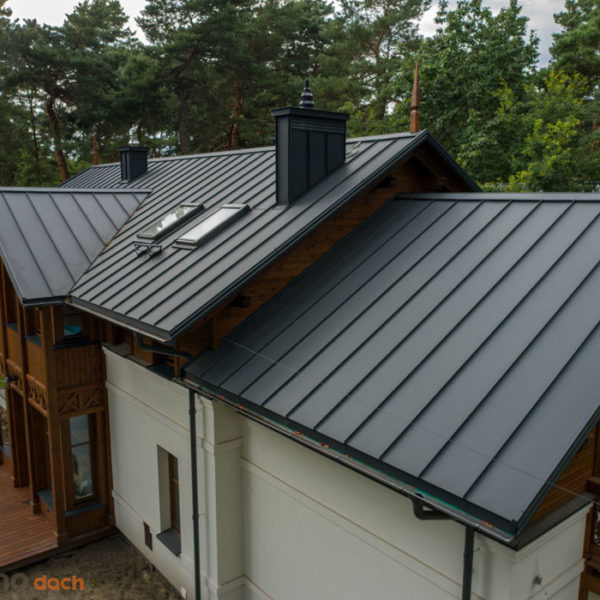 Dom drewniany z nowoczesnym pokryciem dachowym. Dachy Garwolin, Mińsk Mazowiecki