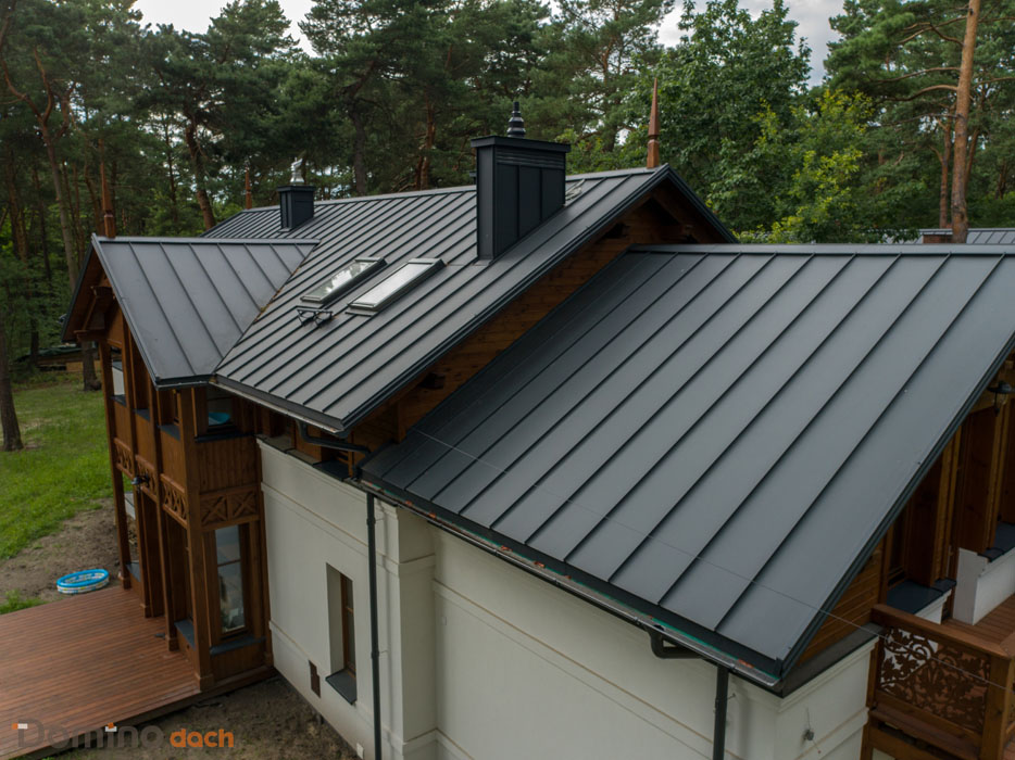 Dom drewniany z nowoczesnym pokryciem dachowym. Dachy Garwolin, Mińsk Mazowiecki